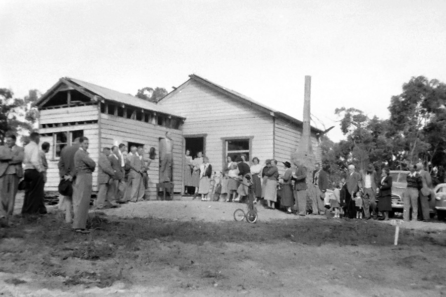 1961 opening of the re-located old club house on the Gibsons Rd. site. (Photo by Forrest Brown)